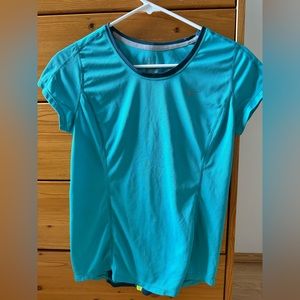 Nike run top size M